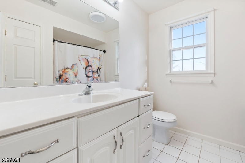 Lafayette Twp., New Jersey, 07848, United States, 5 Bedrooms Bedrooms, ,4 BathroomsBathrooms,Residential,For Sale,2003024