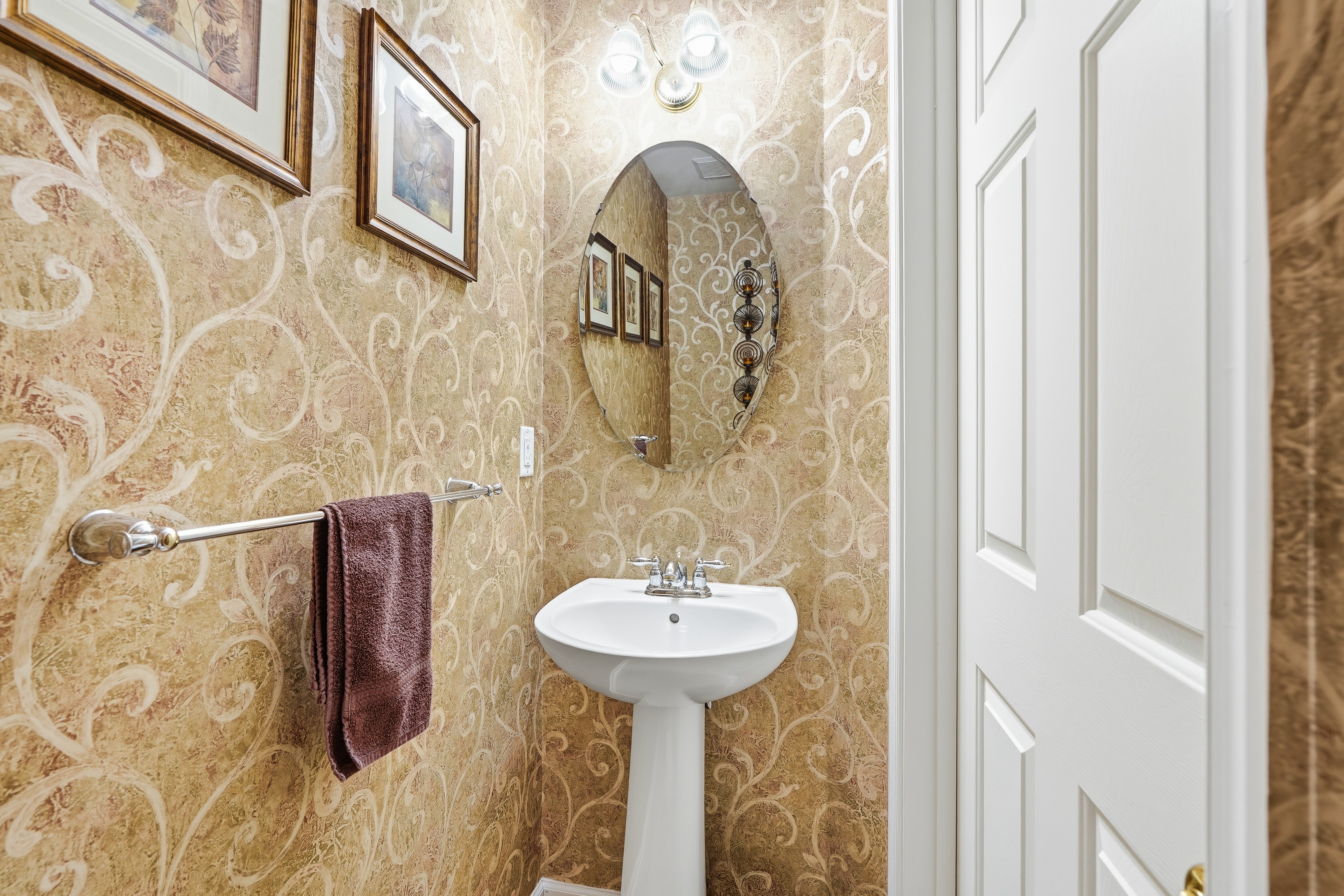  Immaculate & Beautifully Maintained Townhouse in Cedar Glen - 物件實景