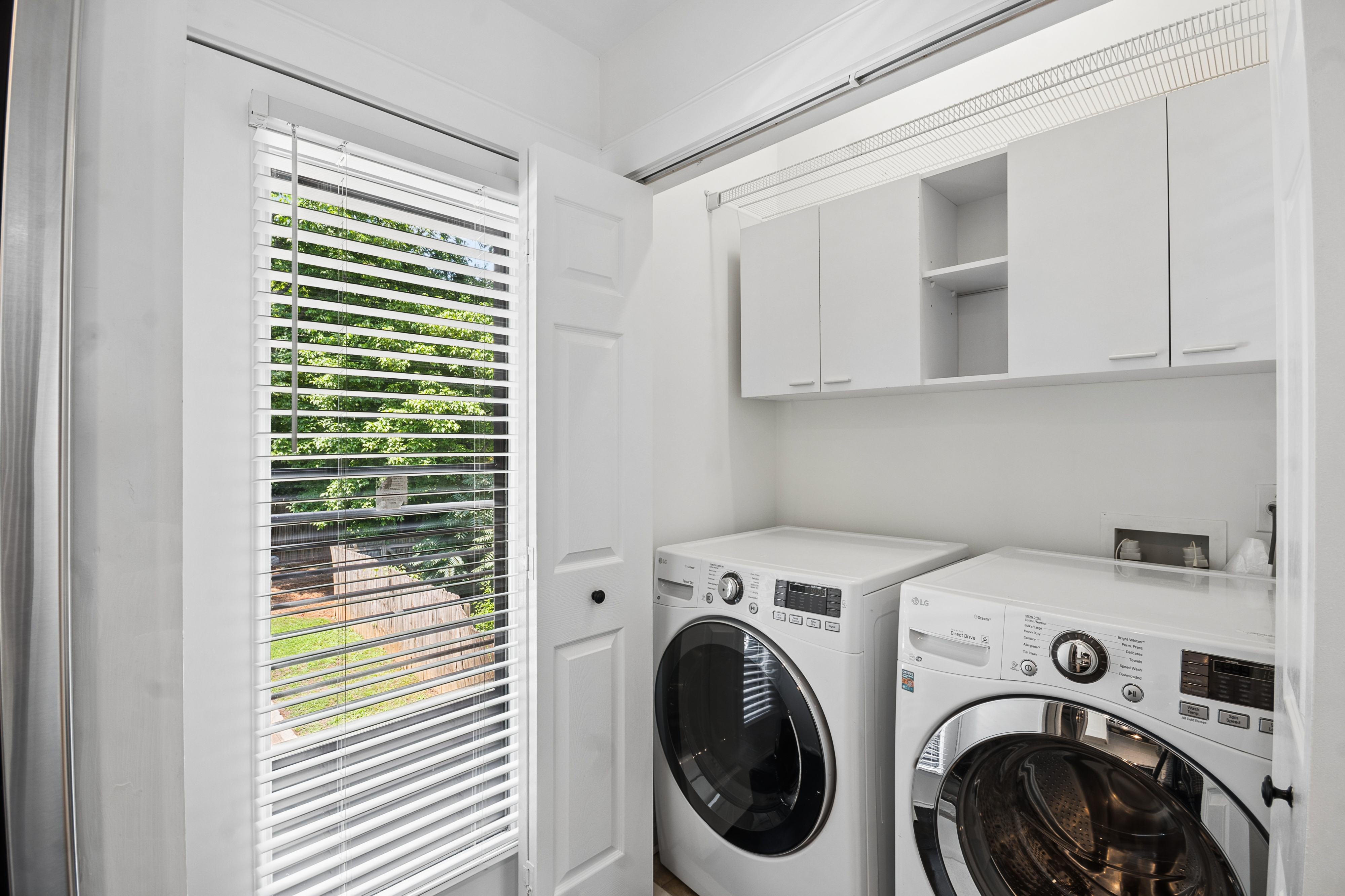  Updated, End-Unit Townhome in the Heart of Edgewood - 物件實景