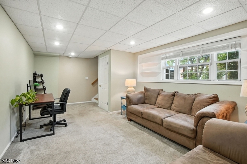 Berkeley Heights Twp., New Jersey, 07922, United States, 2 Bedrooms Bedrooms, ,3 BathroomsBathrooms,Residential,For Sale,1939510