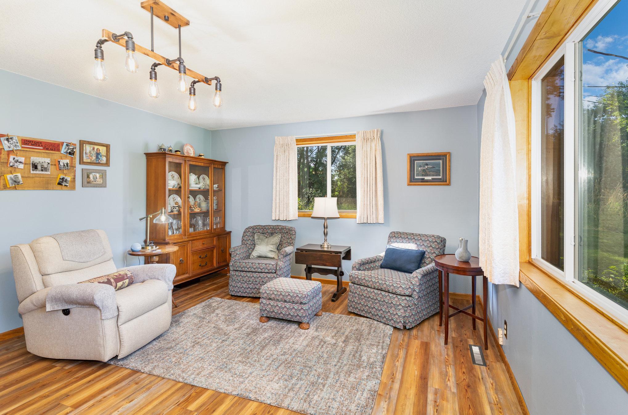 Lakeville, Minnesota, 55044, United States, 5 Bedrooms Bedrooms, ,1 BathroomBathrooms,Residential,For Sale,1989528