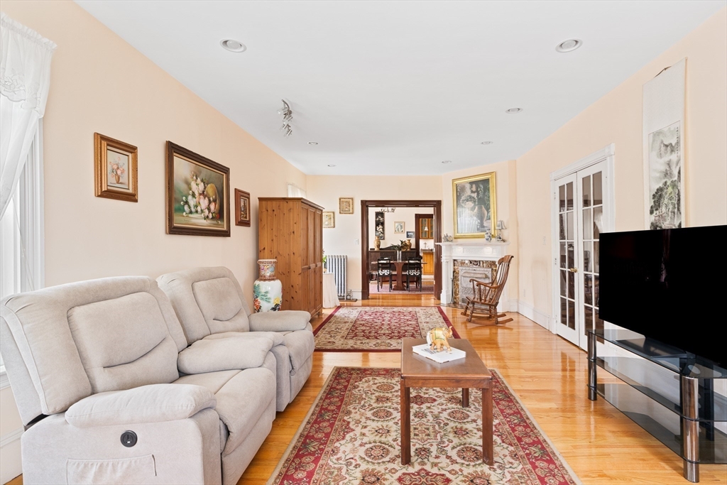 Somerville, Massachusetts, 02143, United States, 2 Bedrooms Bedrooms, ,1 BathroomBathrooms,Residential,For Sale,1940482
