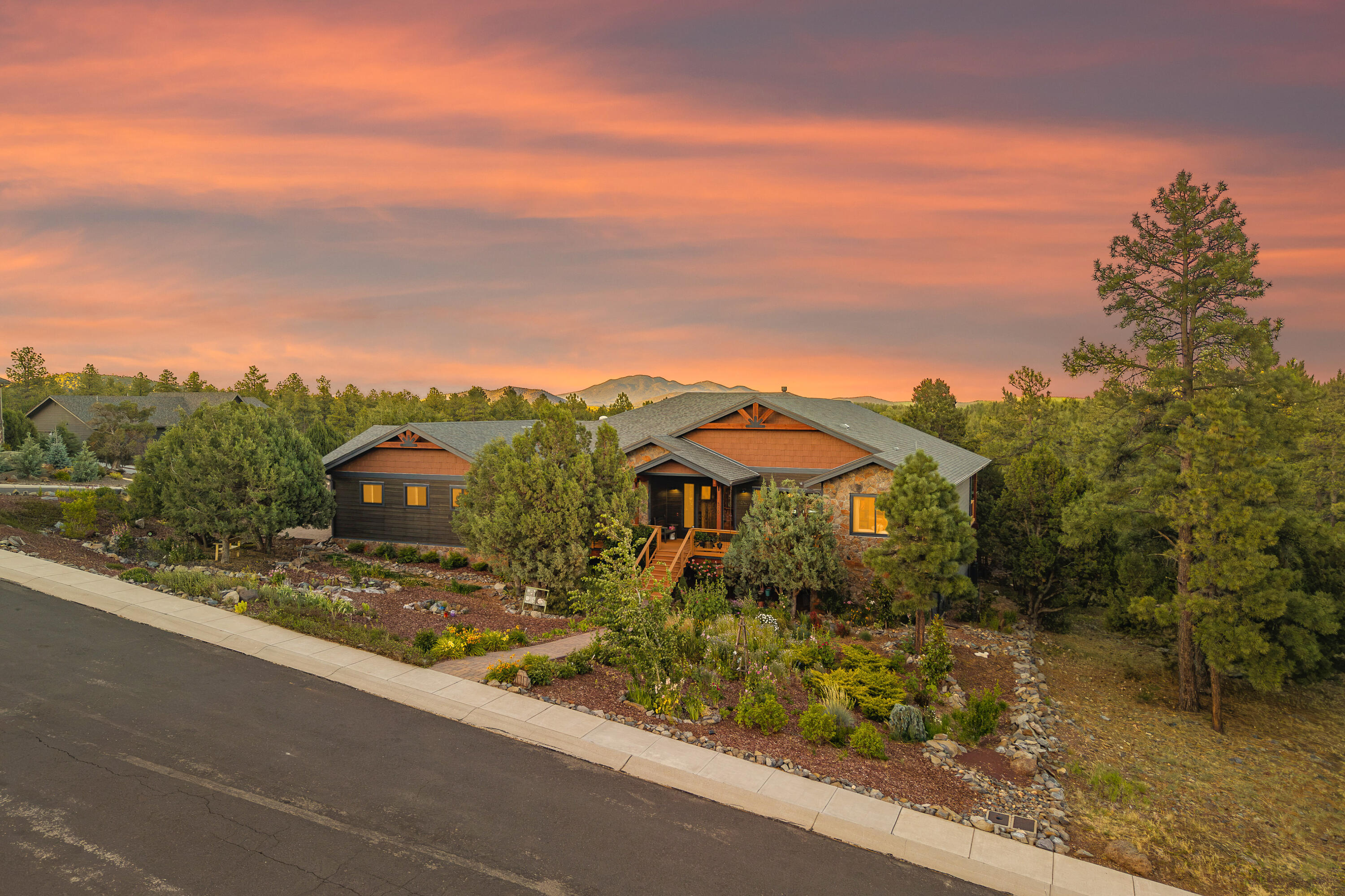  300 Fairway Drive ¦ Williams, AZ - 物件實景