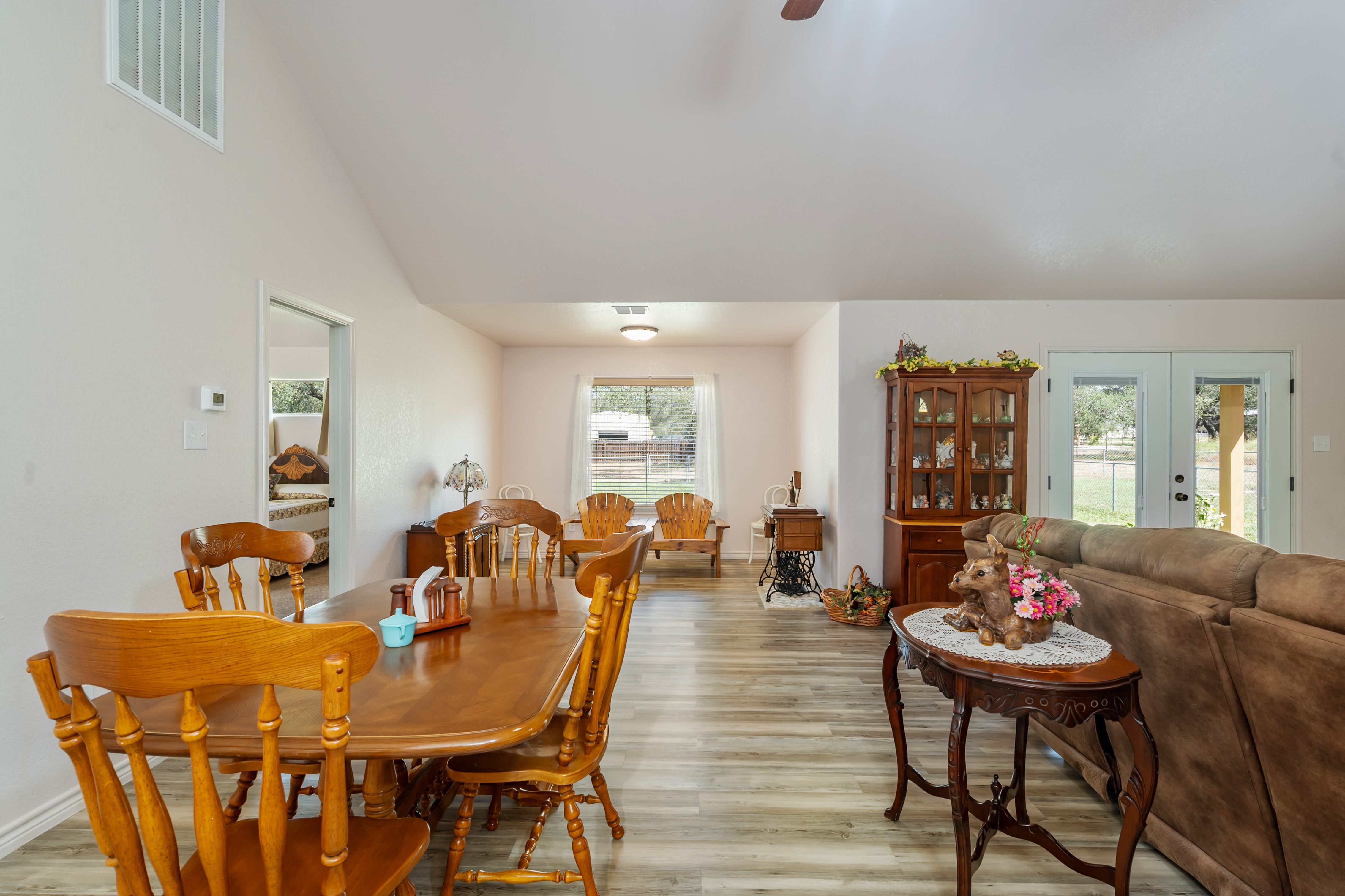  Spacious Poteet Home on 1.02 Acres - 物件實景