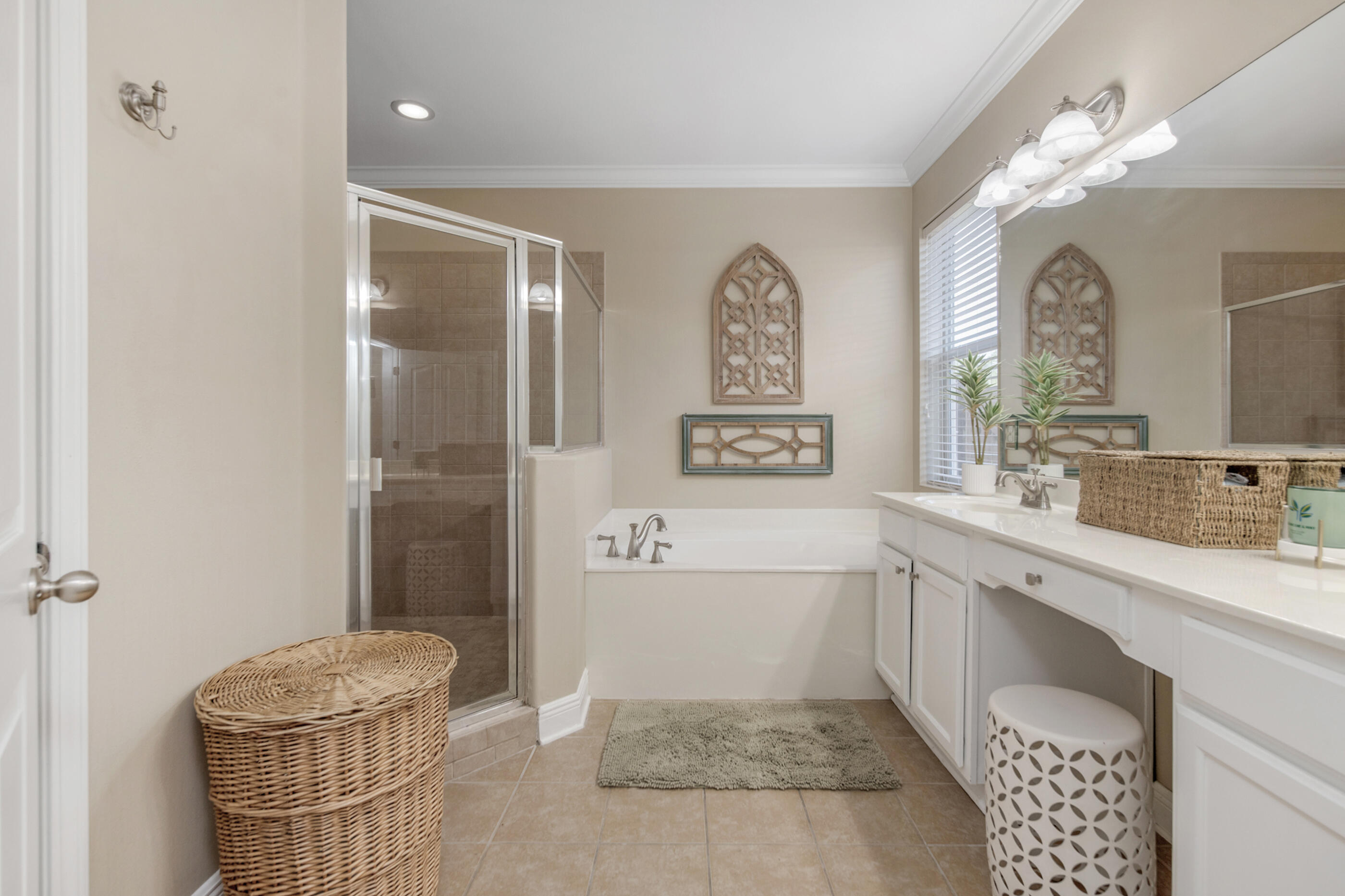 Mary Esther, Florida, 32569, United States, 5 Bedrooms Bedrooms, ,3 BathroomsBathrooms,Residential,For Sale,1940408