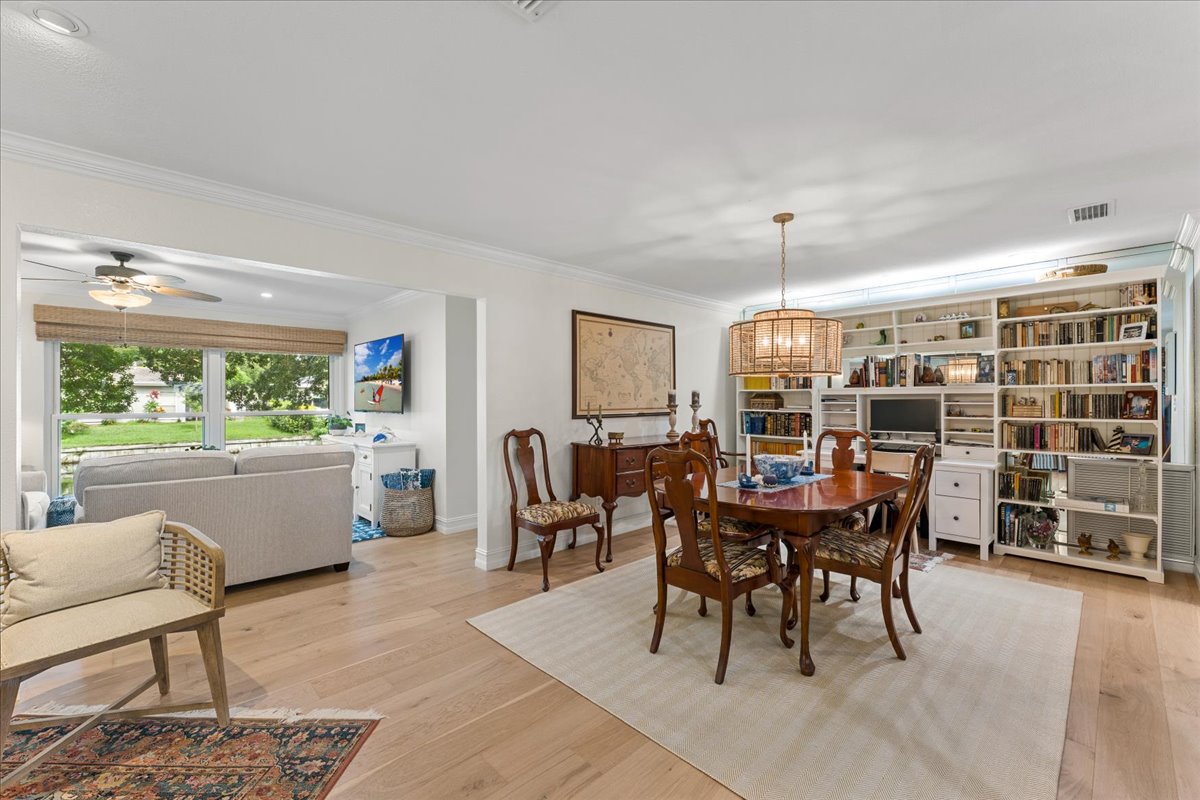 Seminole, Florida, 33772, United States, 3 Bedrooms Bedrooms, ,2 BathroomsBathrooms,Residential,For Sale,2048345