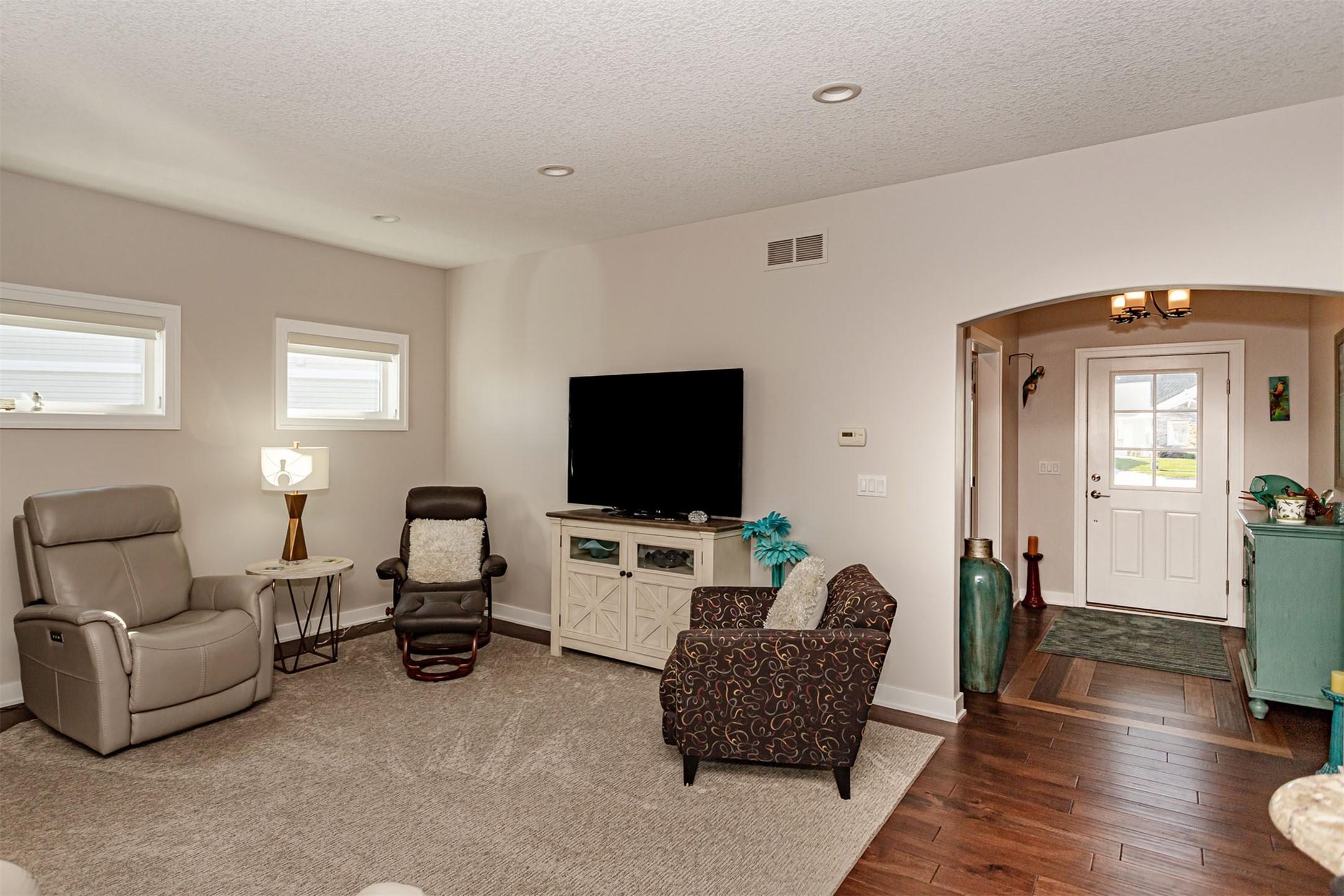 Huxley, Iowa, 50124, United States, 3 Bedrooms Bedrooms, ,4 BathroomsBathrooms,Residential,For Sale,1975507