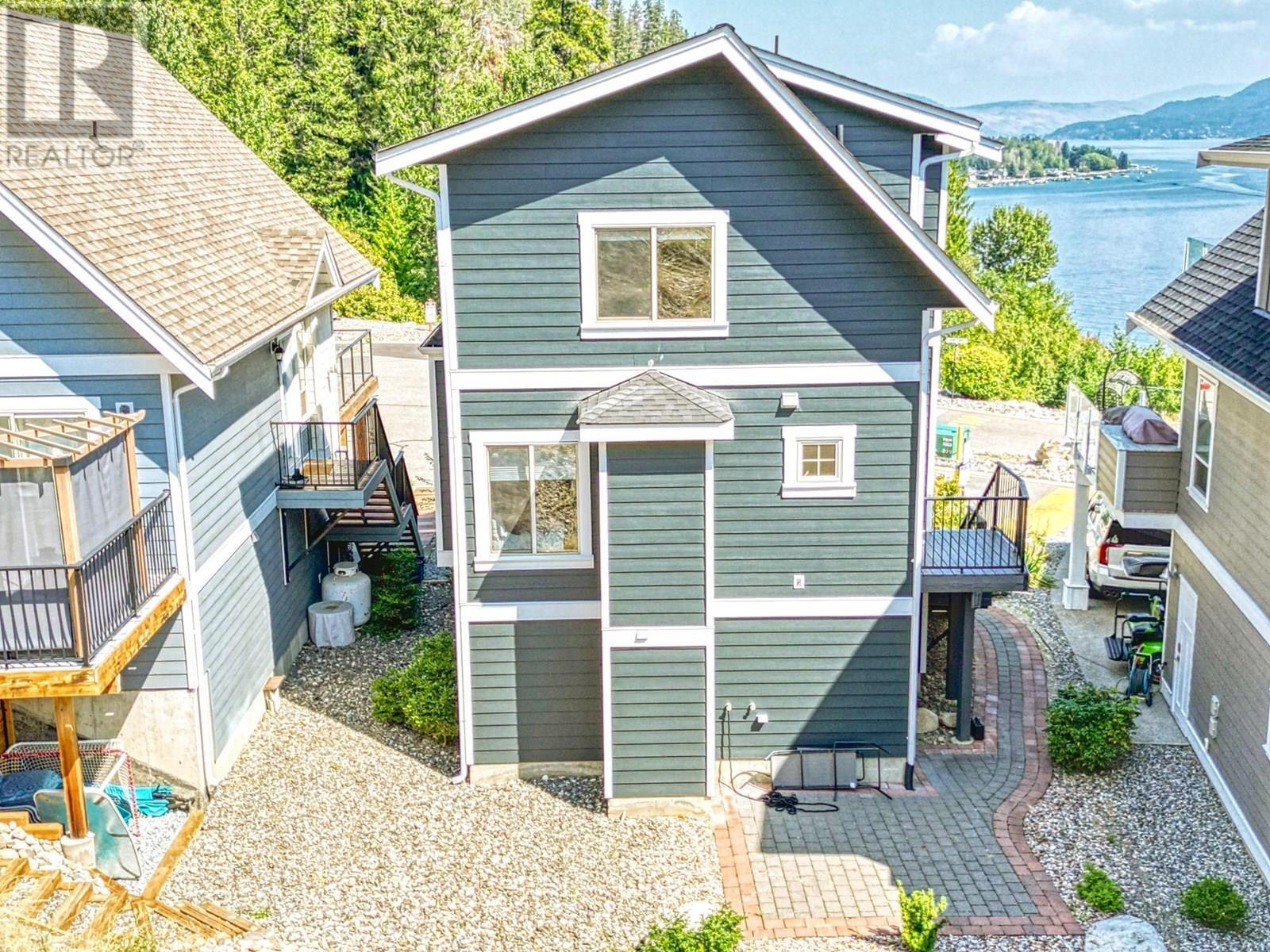 KELOWNA, British Columbia, V1Z 3R8, CA, 3 Bedrooms Bedrooms, ,2 BathroomsBathrooms,Residential,For Sale,1951529