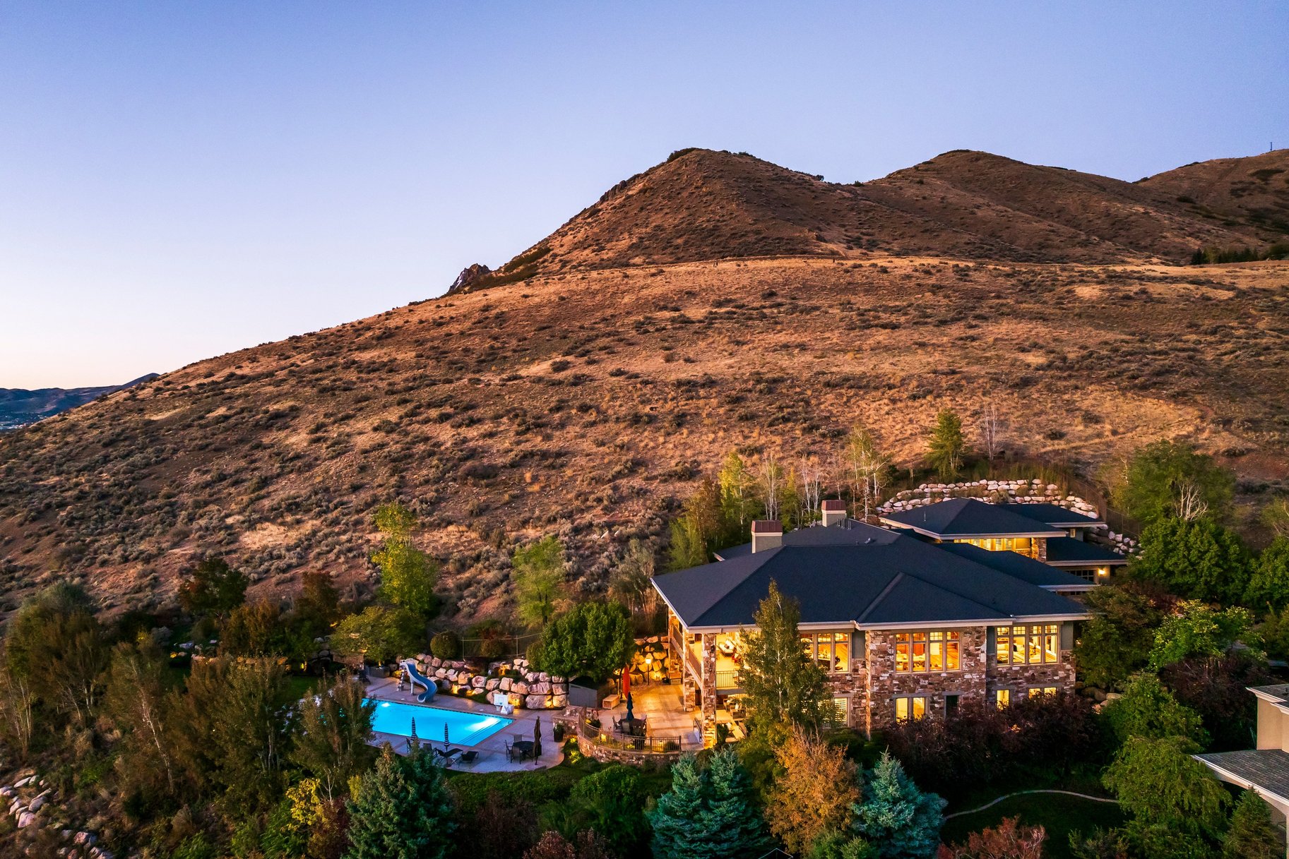  Timeless East Bench Craftsman Estate with Gated Entry, Expansive Light and Views - 物件實景