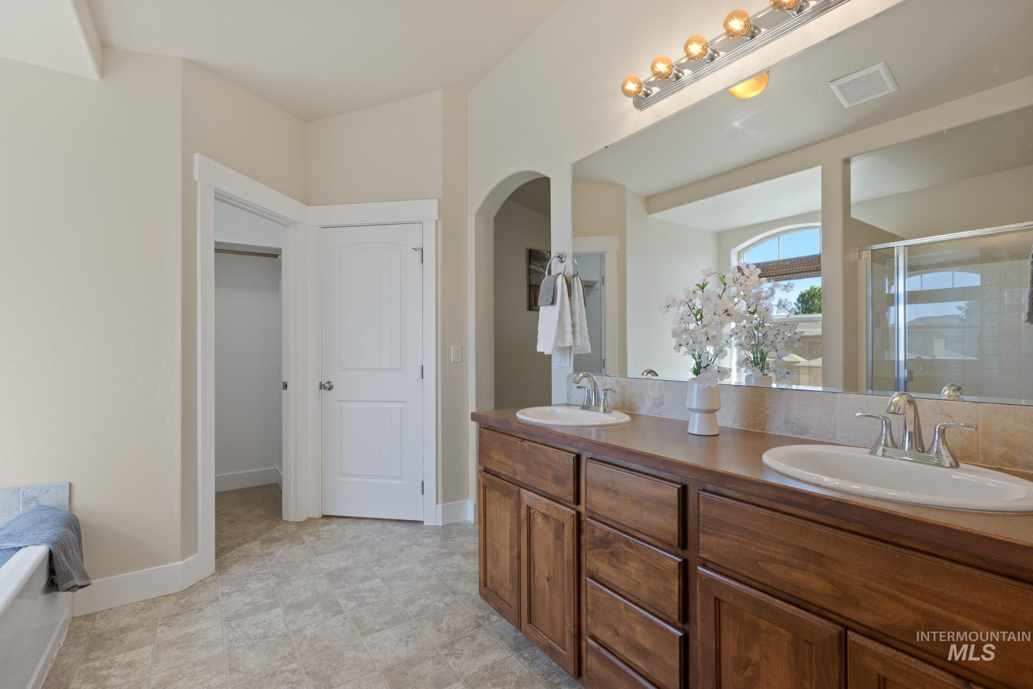 Meridian, Idaho, 83646, United States, 3 Bedrooms Bedrooms, ,Residential,For Sale,1926197