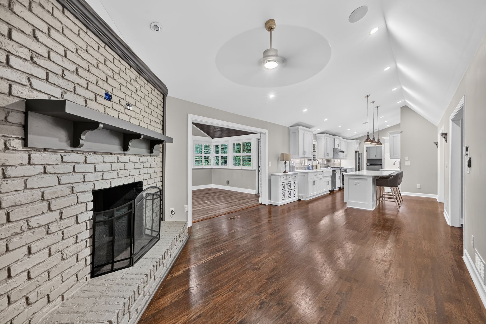  Thoughtfully Renovated Residence in Green Oaks - 物件實景