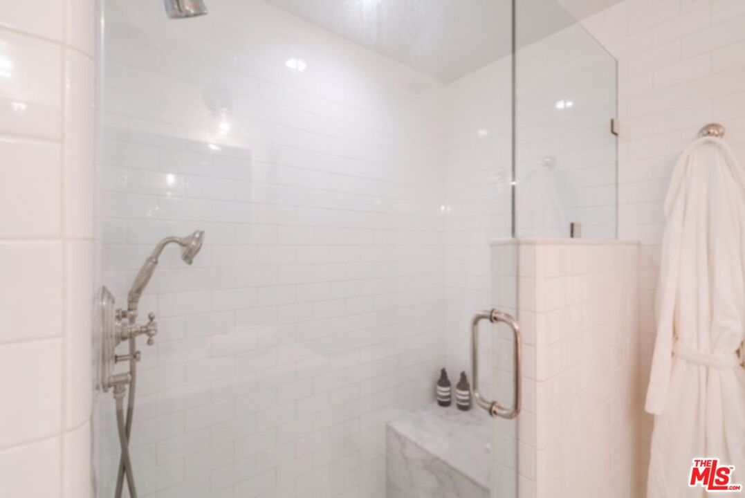 West Hollywood, California, 90069, United States, 1 Bedroom Bedrooms, ,1 BathroomBathrooms,Residential,For Sale,1891837