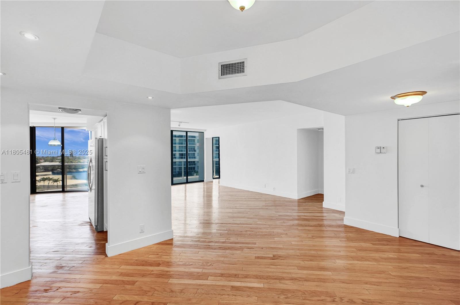 Aventura, Florida, 33180, United States, 2 Bedrooms Bedrooms, ,2 BathroomsBathrooms,Residential,For Sale,1827692