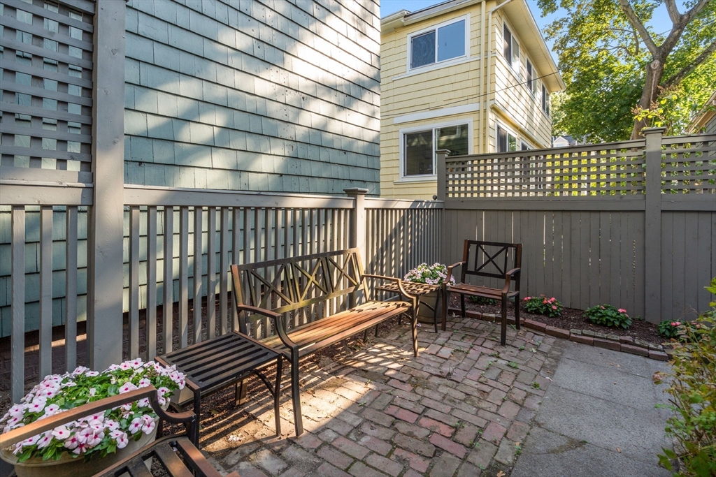 Cambridge, Massachusetts, 02139, United States, 3 Bedrooms Bedrooms, ,2 BathroomsBathrooms,Residential,For Sale,1940619