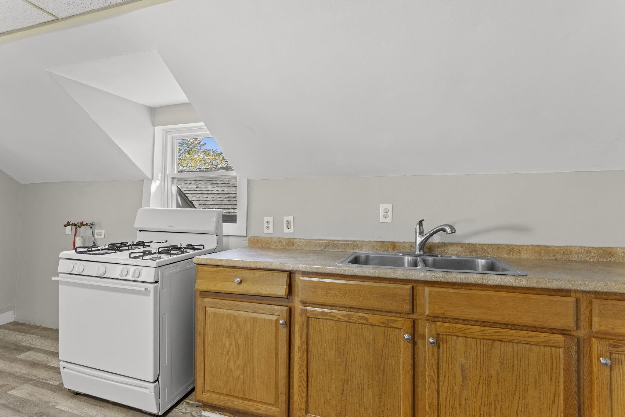 Manchester, New Hampshire, 03103, United States, ,Residential,For Sale,1981935