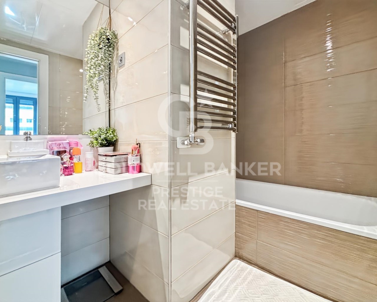Barcelona, Catalonia, ES, 4 Bedrooms Bedrooms, ,3 BathroomsBathrooms,Residential,For Sale,1804639