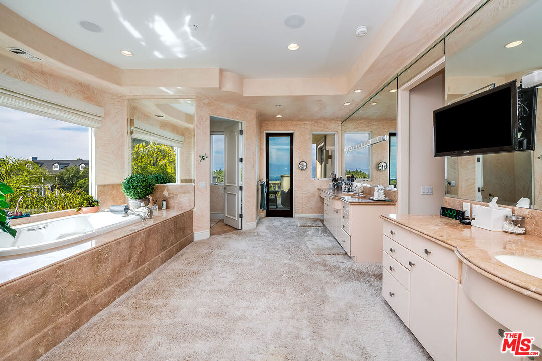 Beverly Hills, California, 90210, United States, 4 Bedrooms Bedrooms, ,5 BathroomsBathrooms,Residential,For Sale,1919871