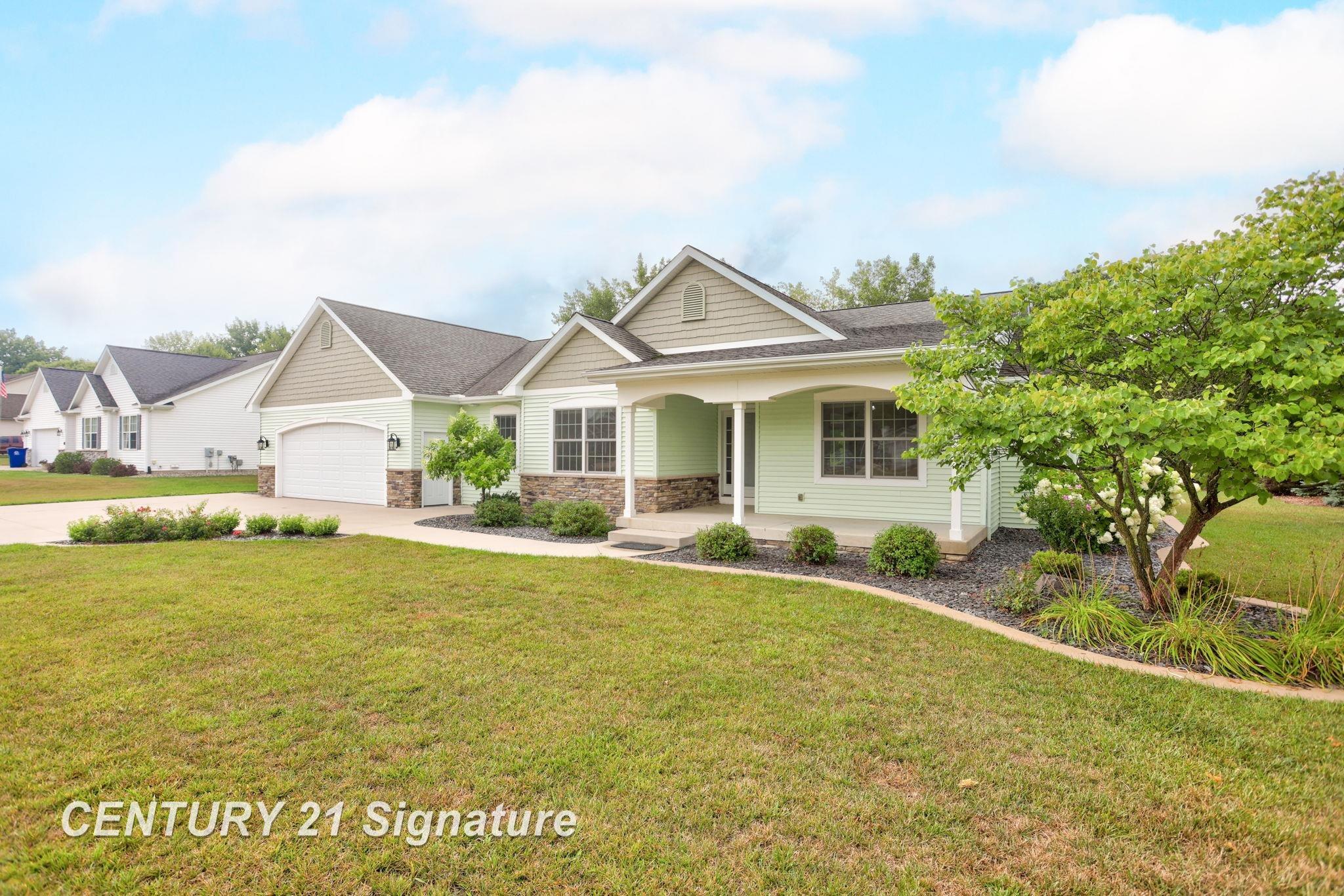 Freeland, Michigan, 48623, United States, 4 Bedrooms Bedrooms, ,3 BathroomsBathrooms,Residential,For Sale,1924442