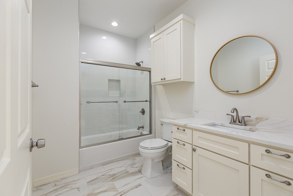 Lufkin, Texas, 75901, United States, 4 Bedrooms Bedrooms, ,5 BathroomsBathrooms,Residential,For Sale,1989881