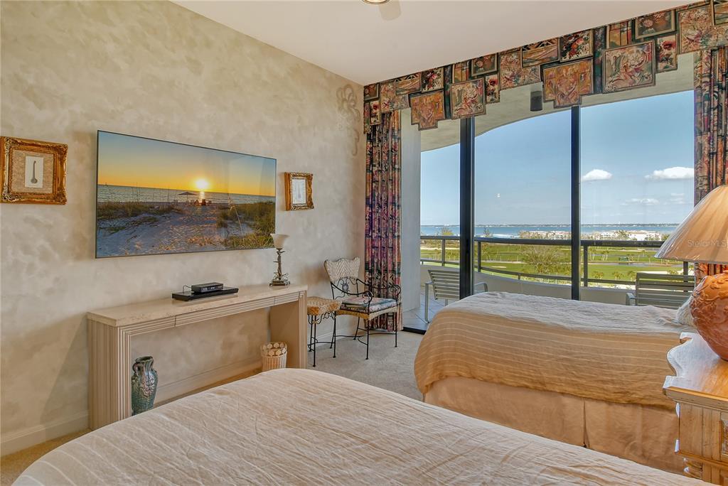 Longboat Key, Florida, 34228, United States, 3 Bedrooms Bedrooms, ,4 BathroomsBathrooms,Residential,For Sale,1962388