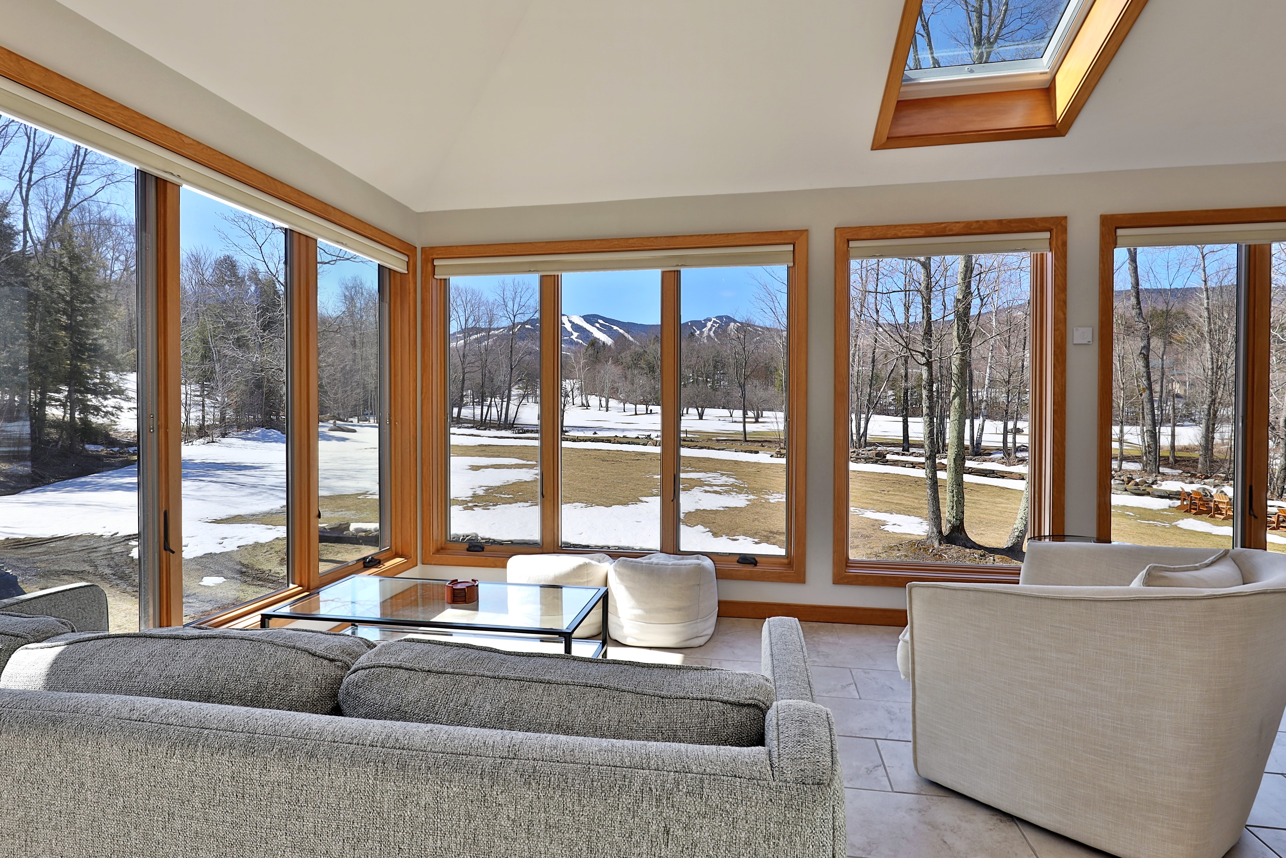  426 Roaring Brook Road - 物件實景