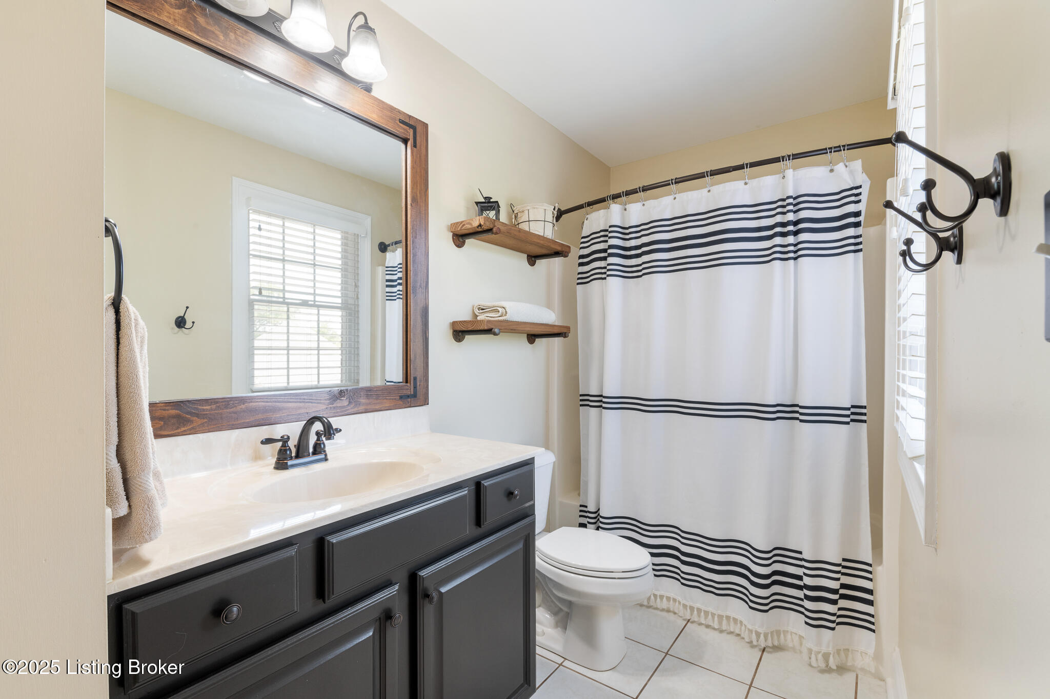 Crestwood, Kentucky, 40014, United States, 6 Bedrooms Bedrooms, ,5 BathroomsBathrooms,Residential,For Sale,1908239