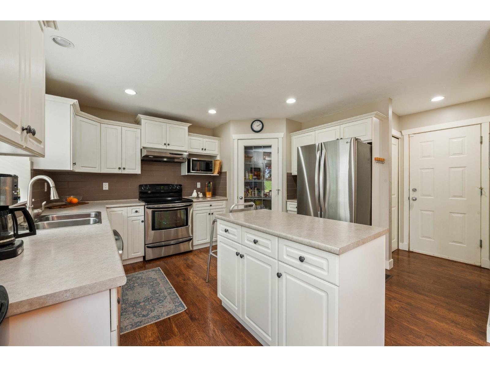 LANGLEY, British Columbia, V3V 6A0, CA, 4 Bedrooms Bedrooms, ,4 BathroomsBathrooms,Residential,For Sale,1950645
