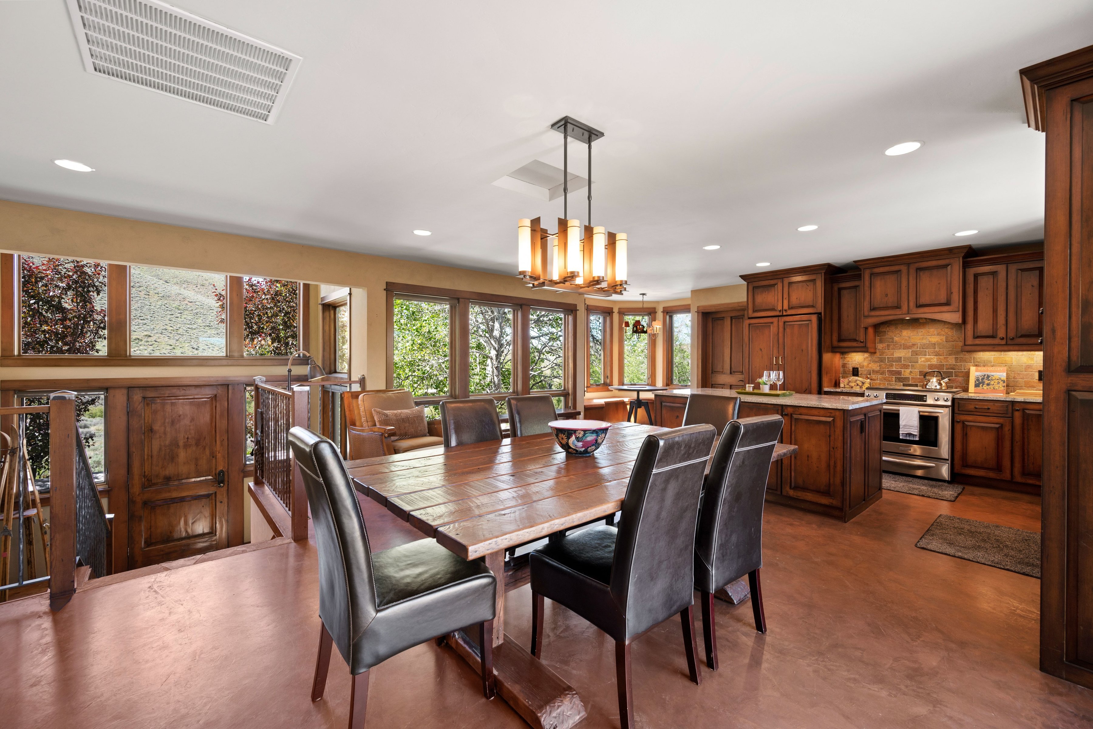  Canyon View Home on 5+ Acres with Pickleball Court - 物件實景