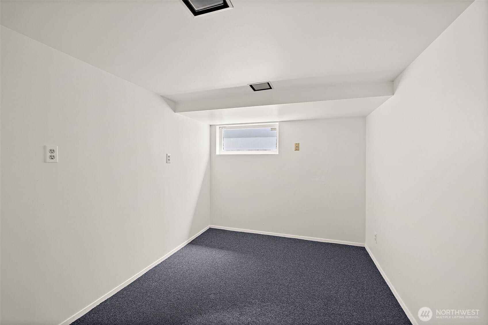 Seattle, Washington, 98199, United States, 2 Bedrooms Bedrooms, ,1 BathroomBathrooms,Residential,For Sale,1882851