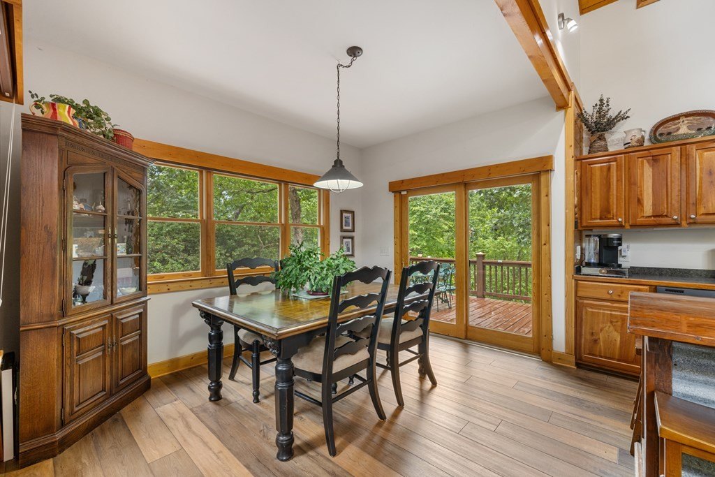 Blairsville, Georgia, 30512, United States, 3 Bedrooms Bedrooms, ,4 BathroomsBathrooms,Residential,For Sale,1895292