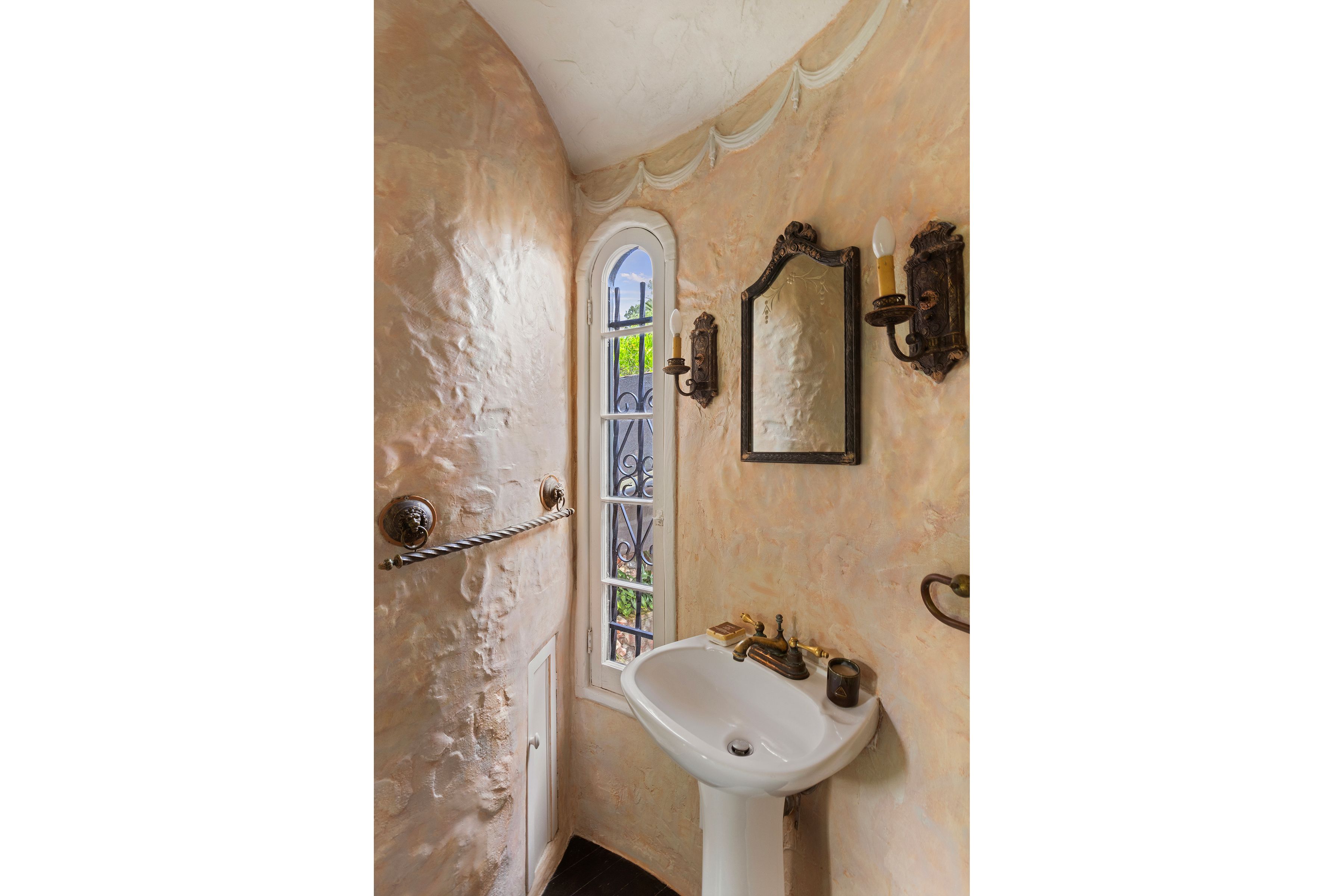  A Storybook Compound - 物件實景