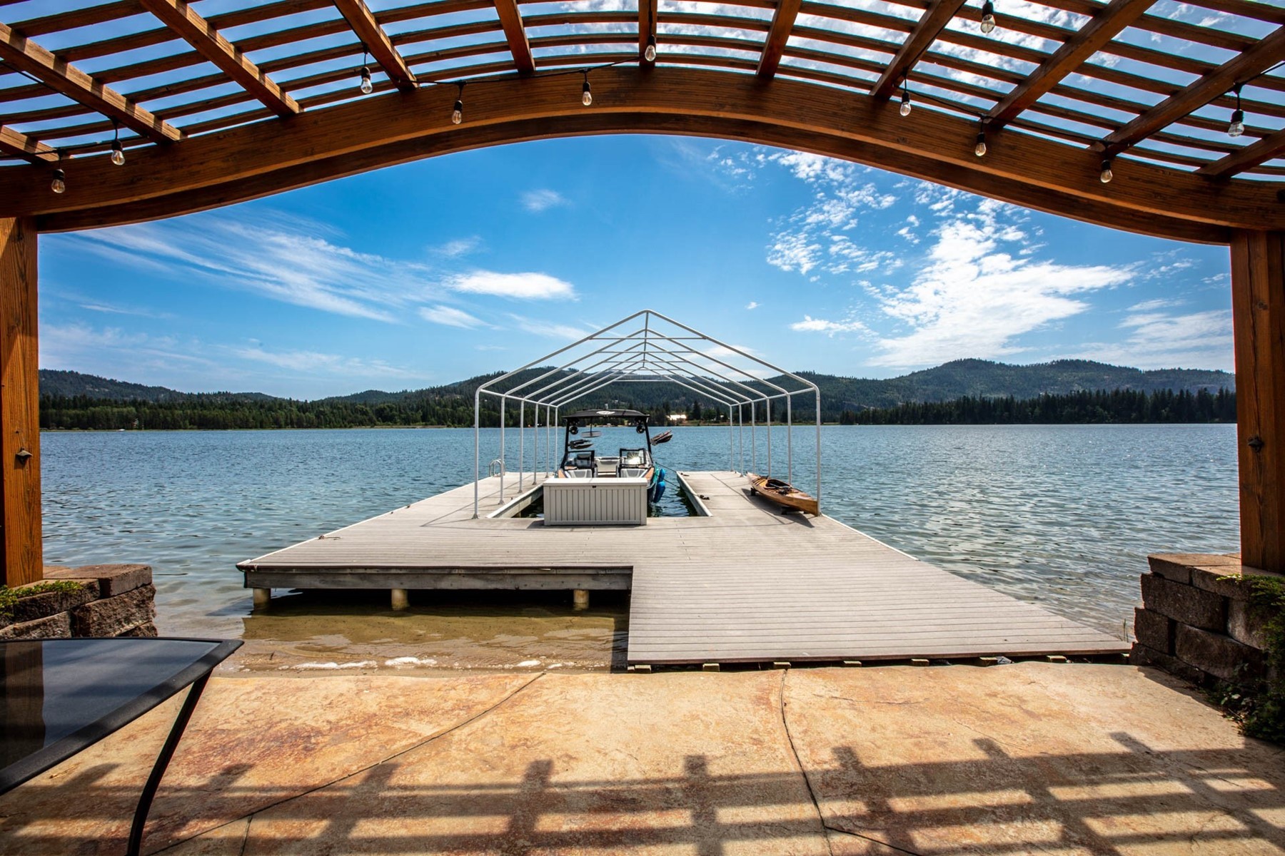  Renovated Waterfront Retreat with Private Dock & Guest Barn - 物件實景