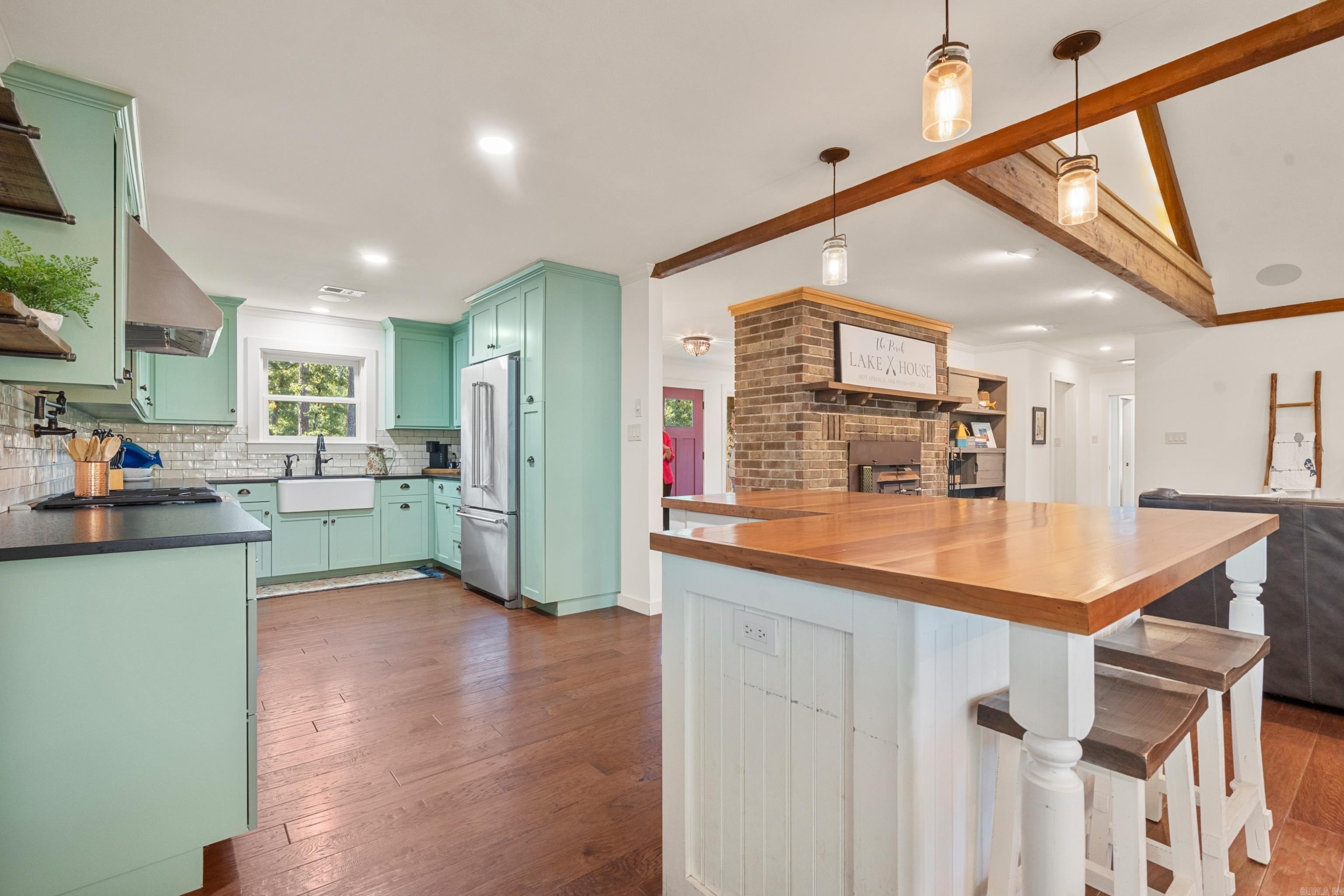 Hot Springs, Arkansas, 71913, United States, 3 Bedrooms Bedrooms, ,3 BathroomsBathrooms,Residential,For Sale,1905821