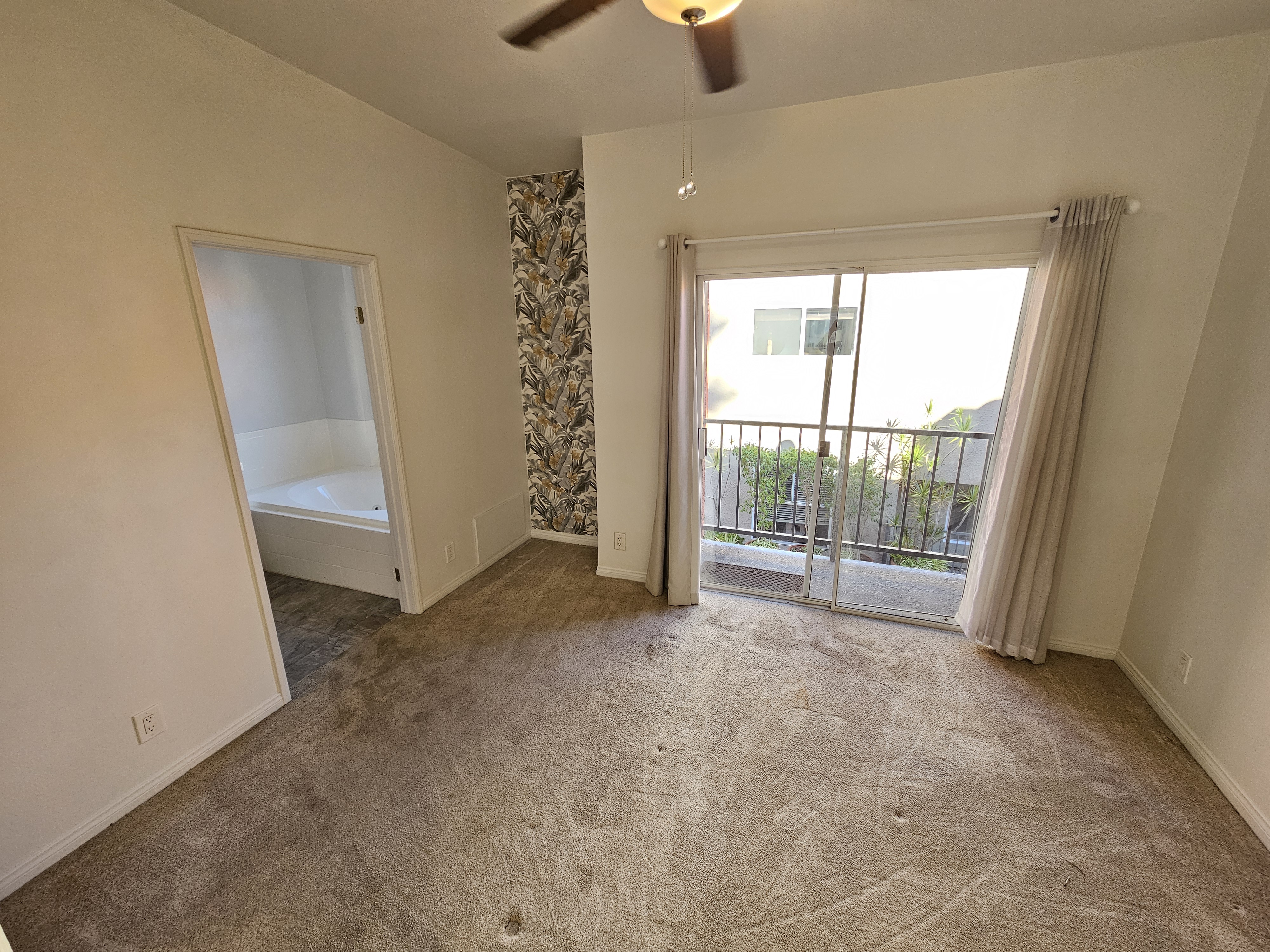 Los Angeles, California, 90068, United States, 2 Bedrooms Bedrooms, ,2 BathroomsBathrooms,Residential,For Sale,1977140