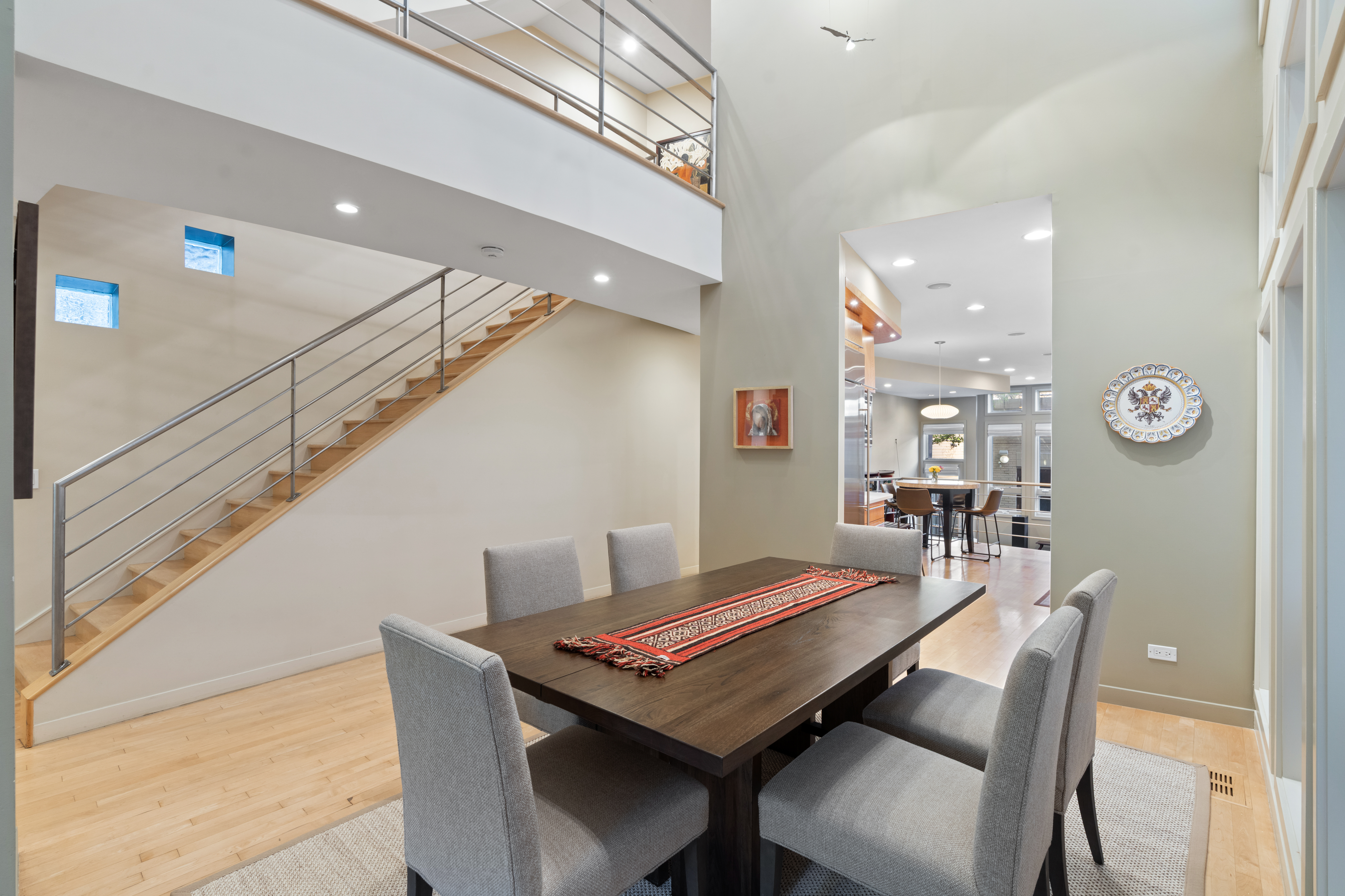  Architecturally Distinctive and Flooded with Natural Light - 物件實景