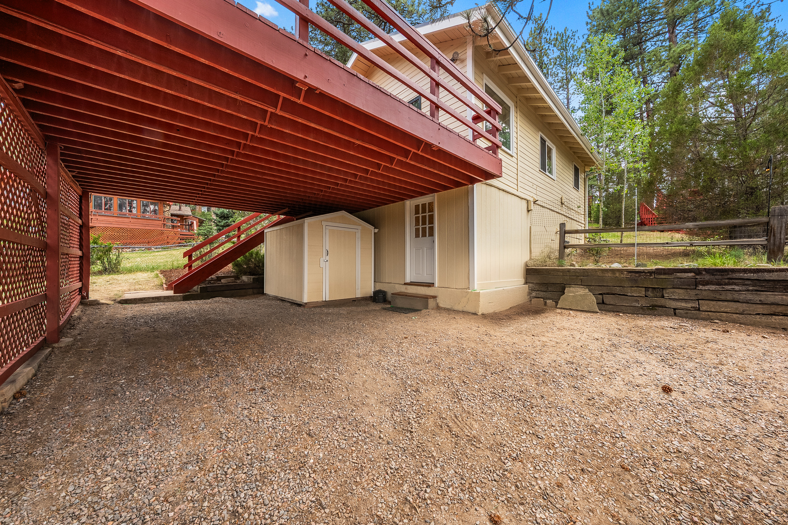  Rare Opportunity to Own 2 Homes Just Steps Away from Coveted Evergreen Lake - 物件實景