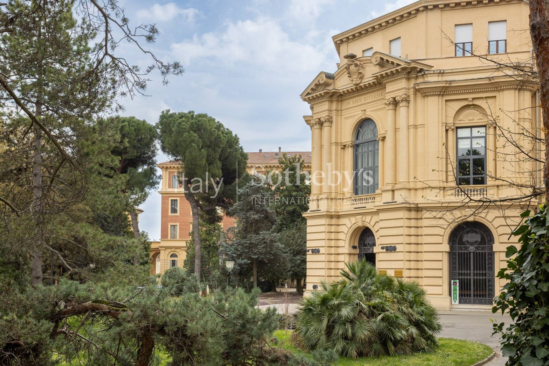  Elegant apartment a stone