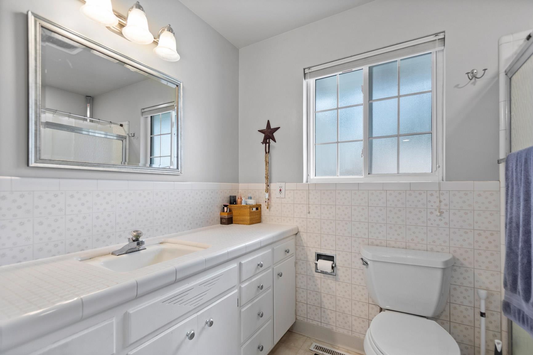 Spokane, Washington, 99218, United States, 4 Bedrooms Bedrooms, ,4 BathroomsBathrooms,Residential,For Sale,1828122
