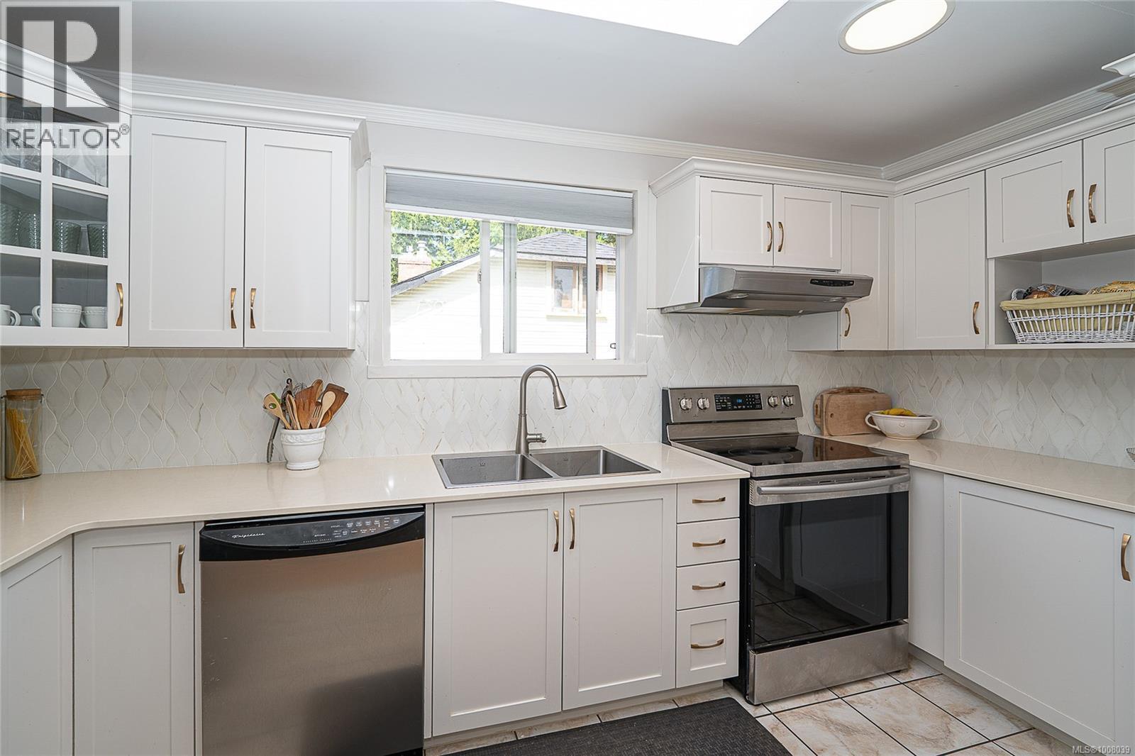 SAANICH, British Columbia, V8Z 3T7, CA, 2 Bedrooms Bedrooms, ,2 BathroomsBathrooms,Residential,For Sale,1948861