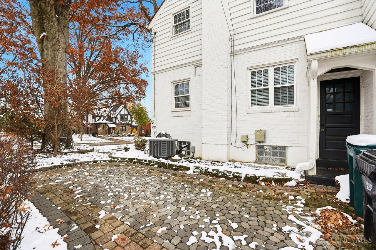 Cincinnati, Ohio, 45209, United States, 3 Bedrooms Bedrooms, ,4 BathroomsBathrooms,Residential,For Sale,2003338