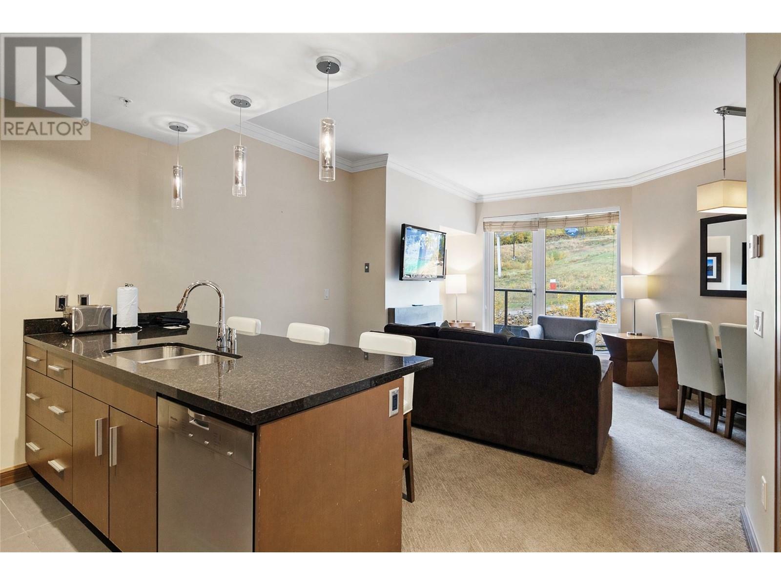 REVELSTOKE, British Columbia, V0E 2S0, CA, 1 Bedroom Bedrooms, ,2 BathroomsBathrooms,Residential,For Sale,1837382