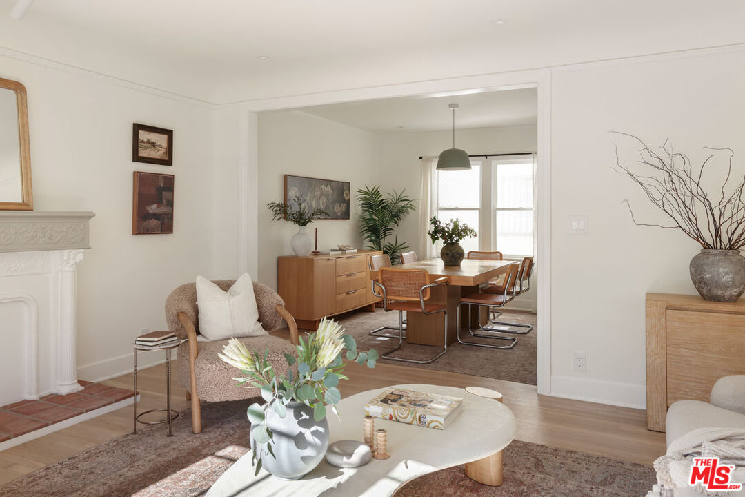 Los Angeles, California, 90036, United States, 2 Bedrooms Bedrooms, ,2 BathroomsBathrooms,Residential,For Sale,2003029