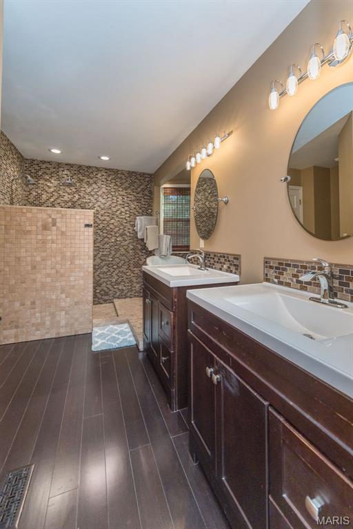 Eureka, Missouri, 63025, United States, 4 Bedrooms Bedrooms, ,4 BathroomsBathrooms,Residential,For Sale,1941693