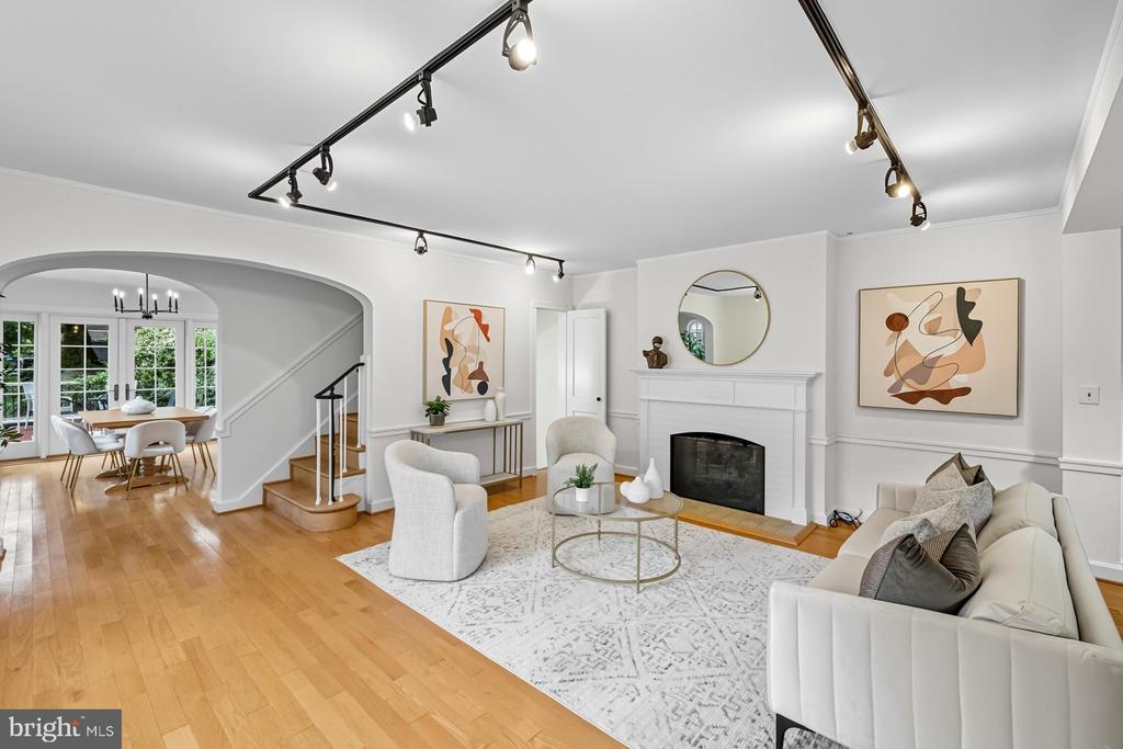 Washington, District of Columbia, 20007, United States, 4 Bedrooms Bedrooms, ,3 BathroomsBathrooms,Residential,For Sale,1975230