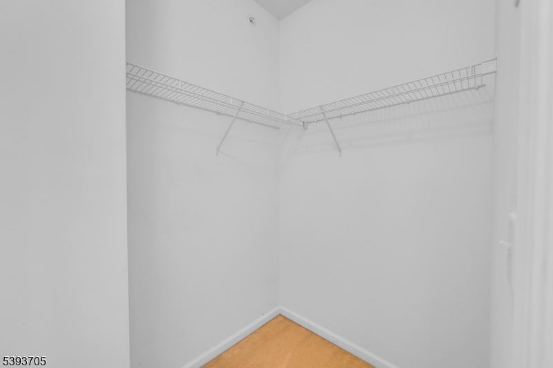 Belleville Twp., New Jersey, 07109, United States, 2 Bedrooms Bedrooms, ,3 BathroomsBathrooms,Residential,For Sale,1971321