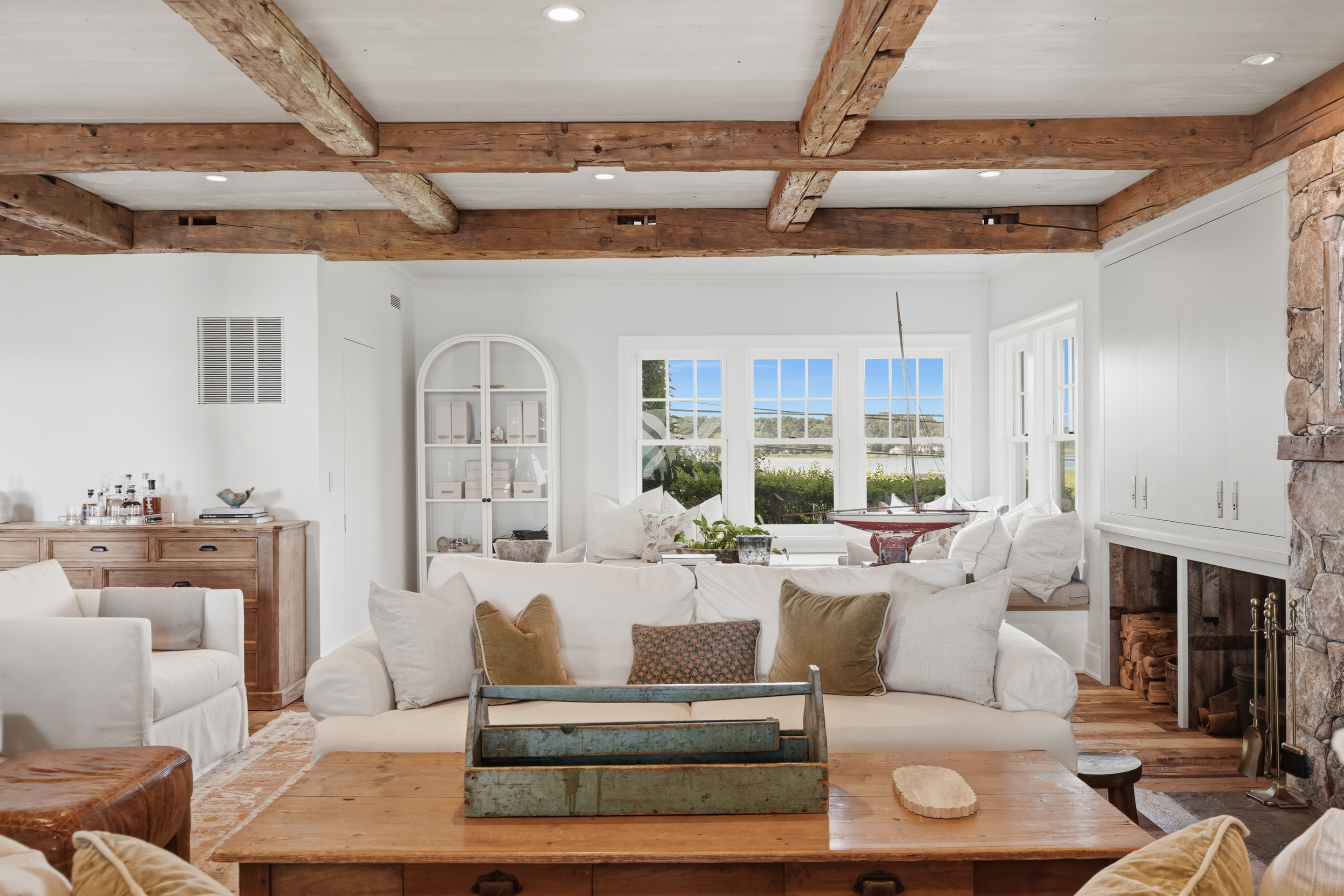  Prime Waterfront Living Meets Architectural Excellence in Coveted Compo Beach - 物件實景