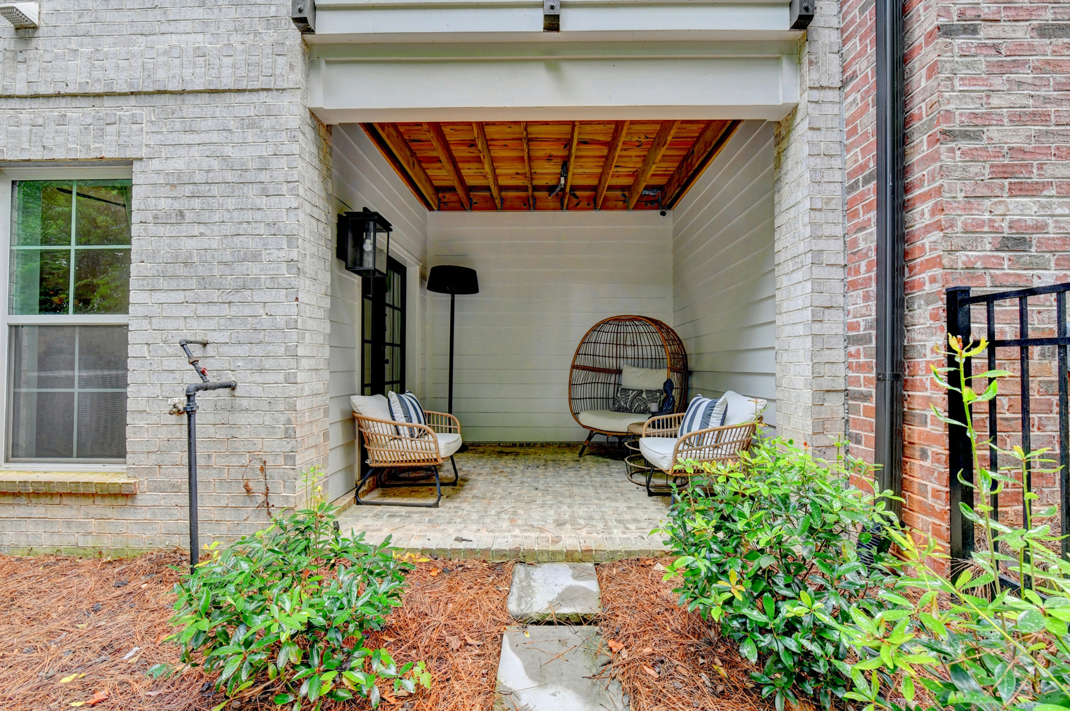  Welcome Home to this Magnificent Three-Story Townhome - 物件實景