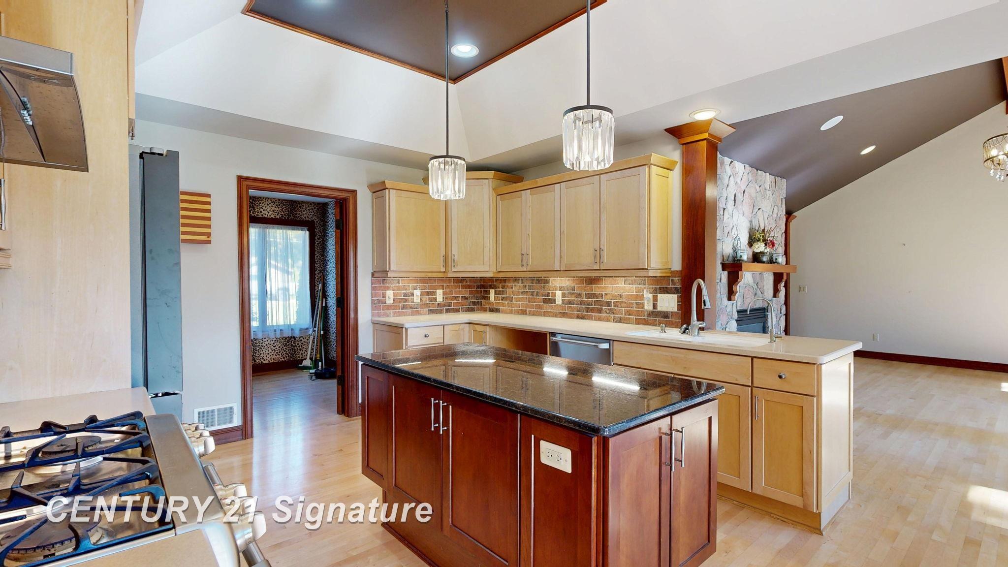 Fenton, Michigan, 48430, United States, 6 Bedrooms Bedrooms, ,4 BathroomsBathrooms,Residential,For Sale,1976063