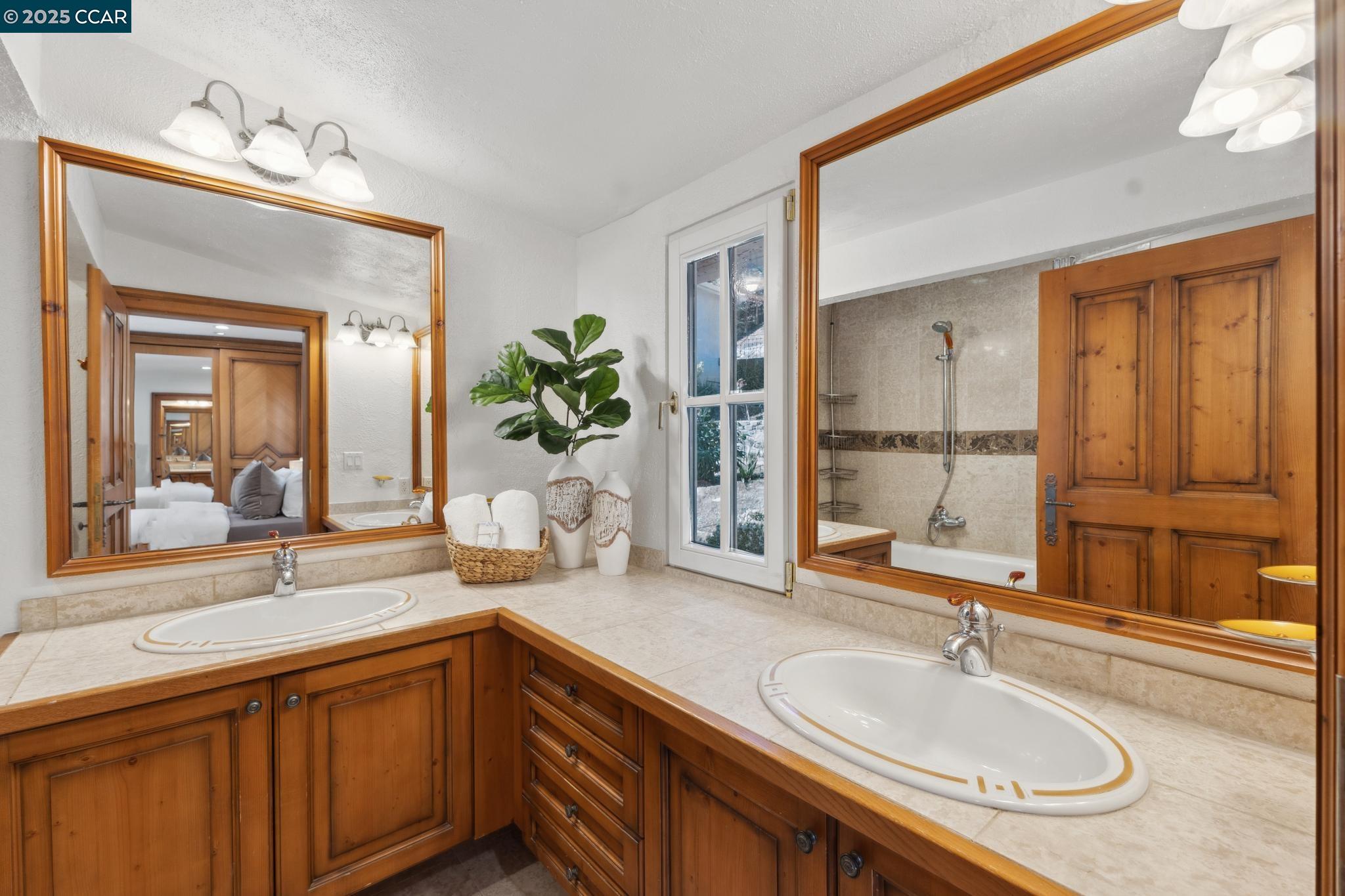 Orinda, California, 94563, United States, 4 Bedrooms Bedrooms, ,3 BathroomsBathrooms,Residential,For Sale,1804966