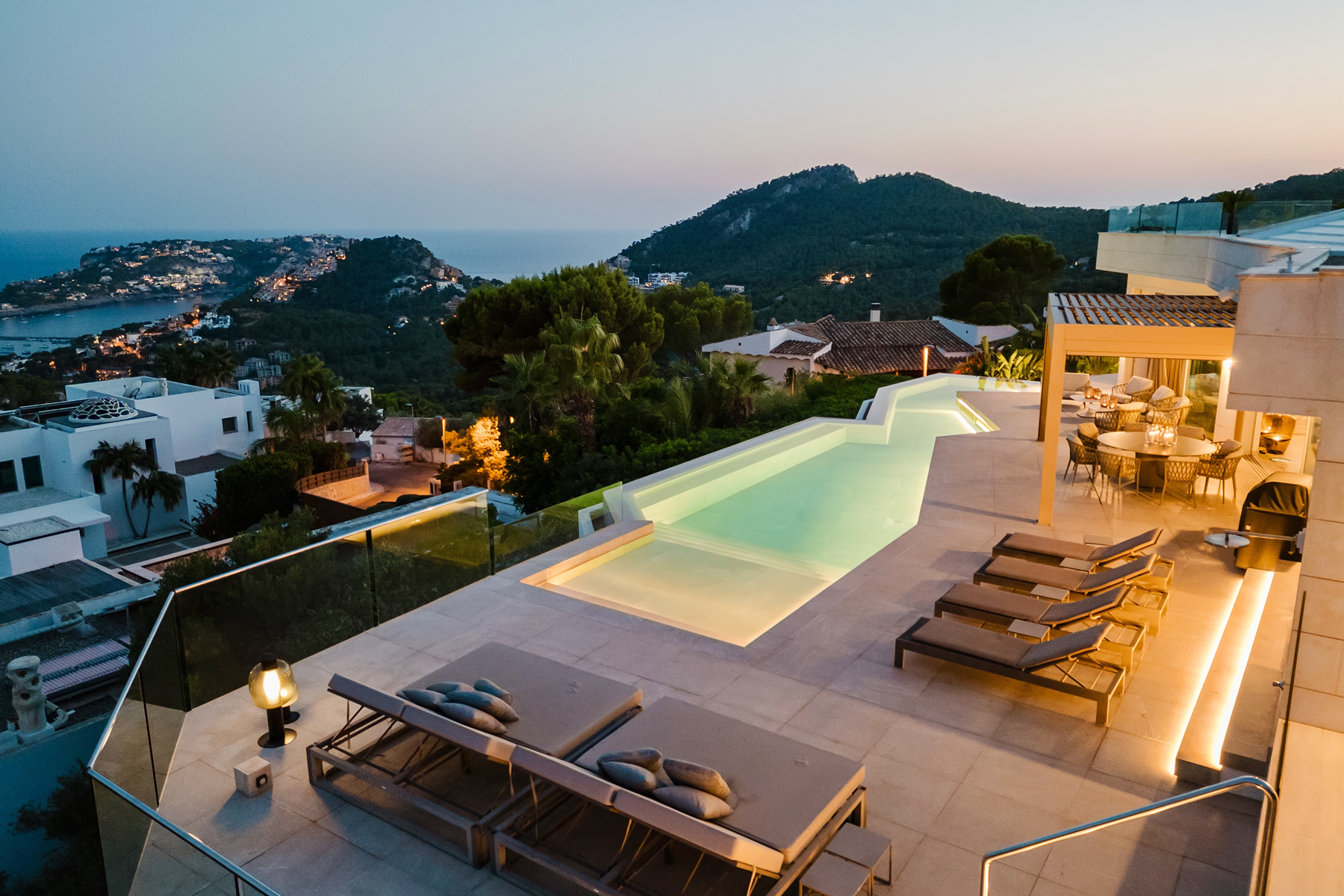  Modern-style villa with sea views in Port d